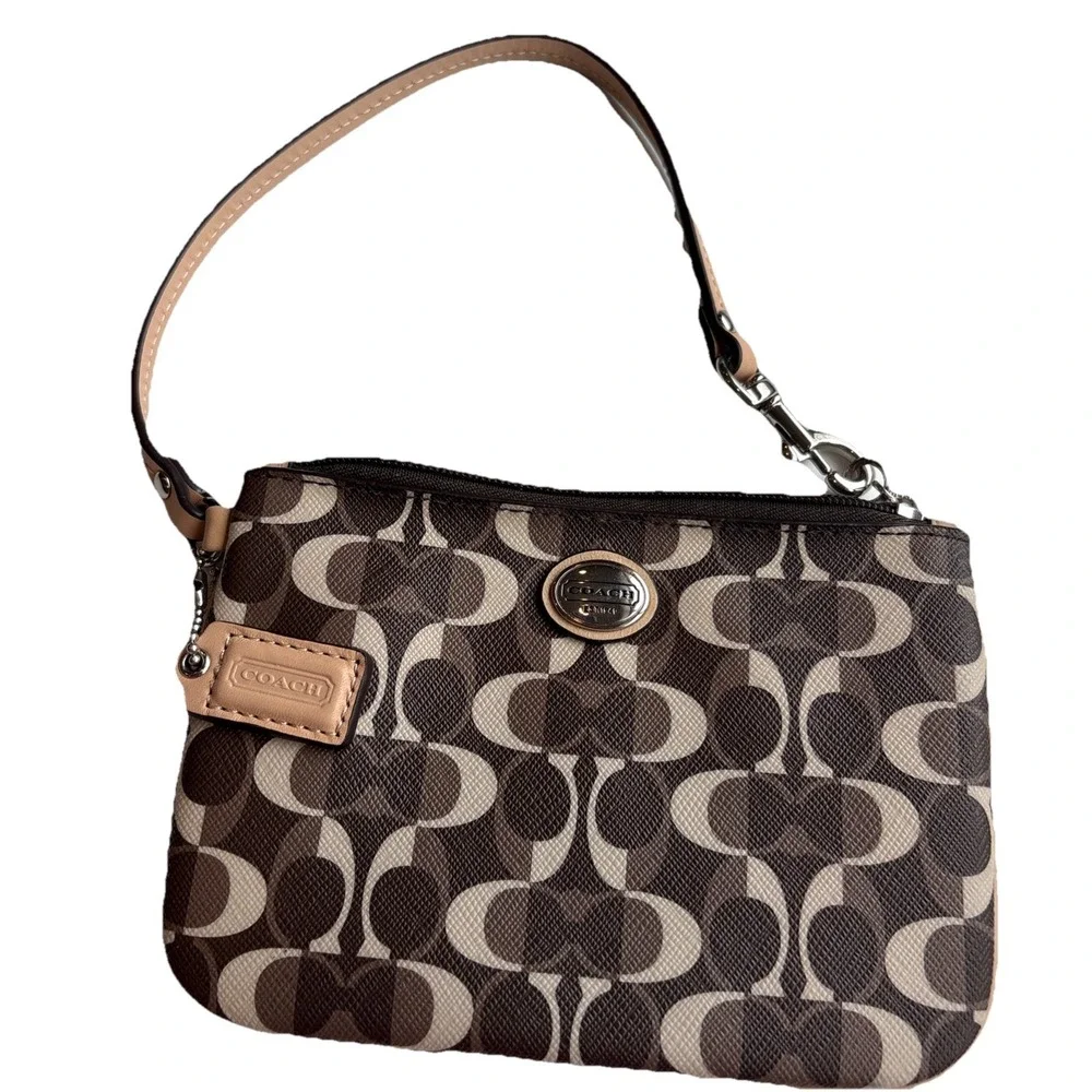 COACH PEYTON SIGNATURE DREAM C Y2K 90s BROWN/CREAM WRISTLET APPROX. 4 1/2 X 6‎